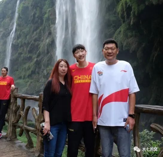 郑前被迫和超能力家人团结起来，共同抵抗乞乞科夫